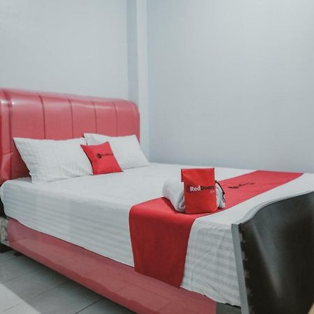Reddoorz @ Jalan Pemuda Medan Hotel Exterior foto