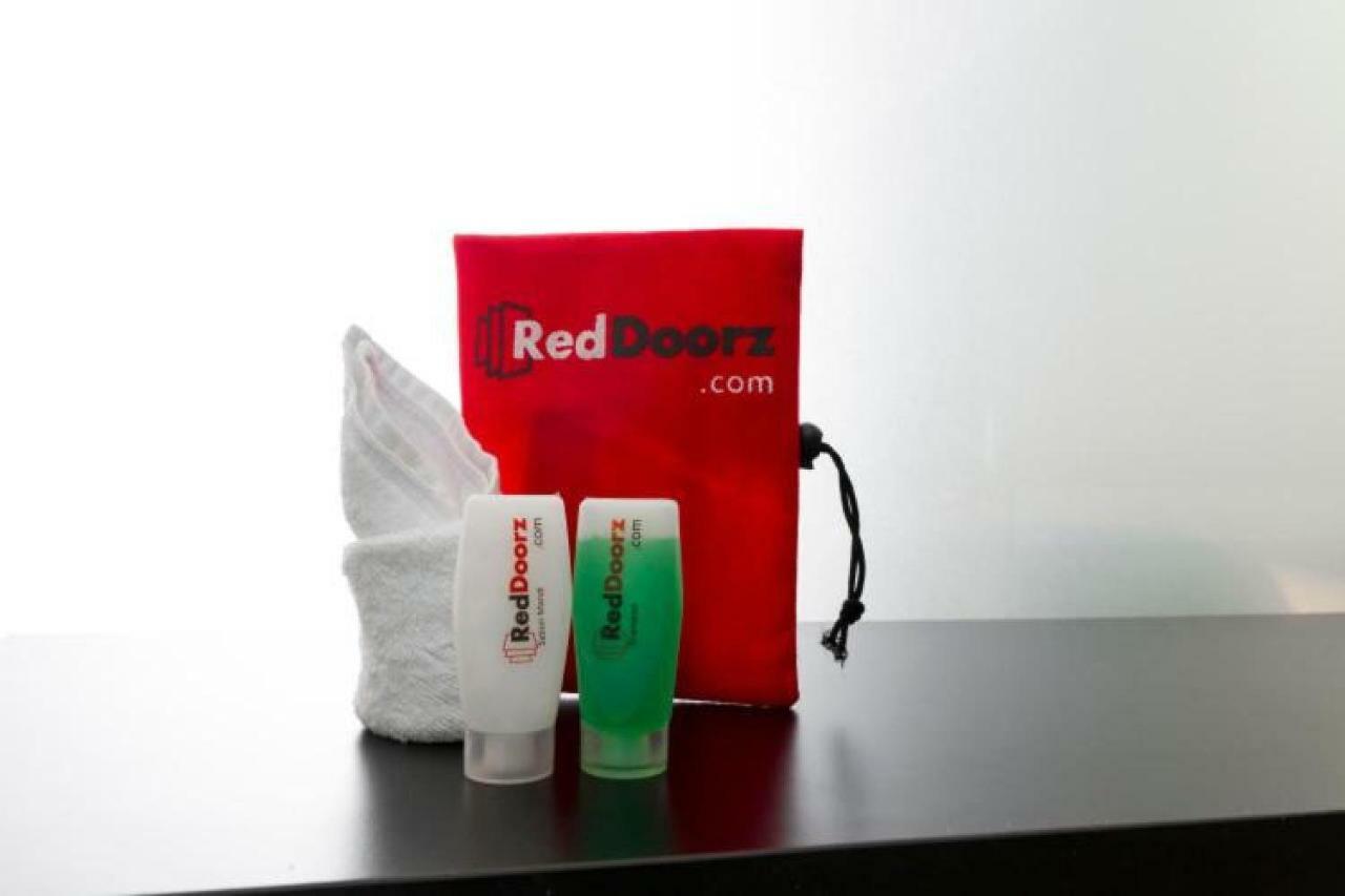 Reddoorz @ Jalan Pemuda Medan Hotel Exterior foto